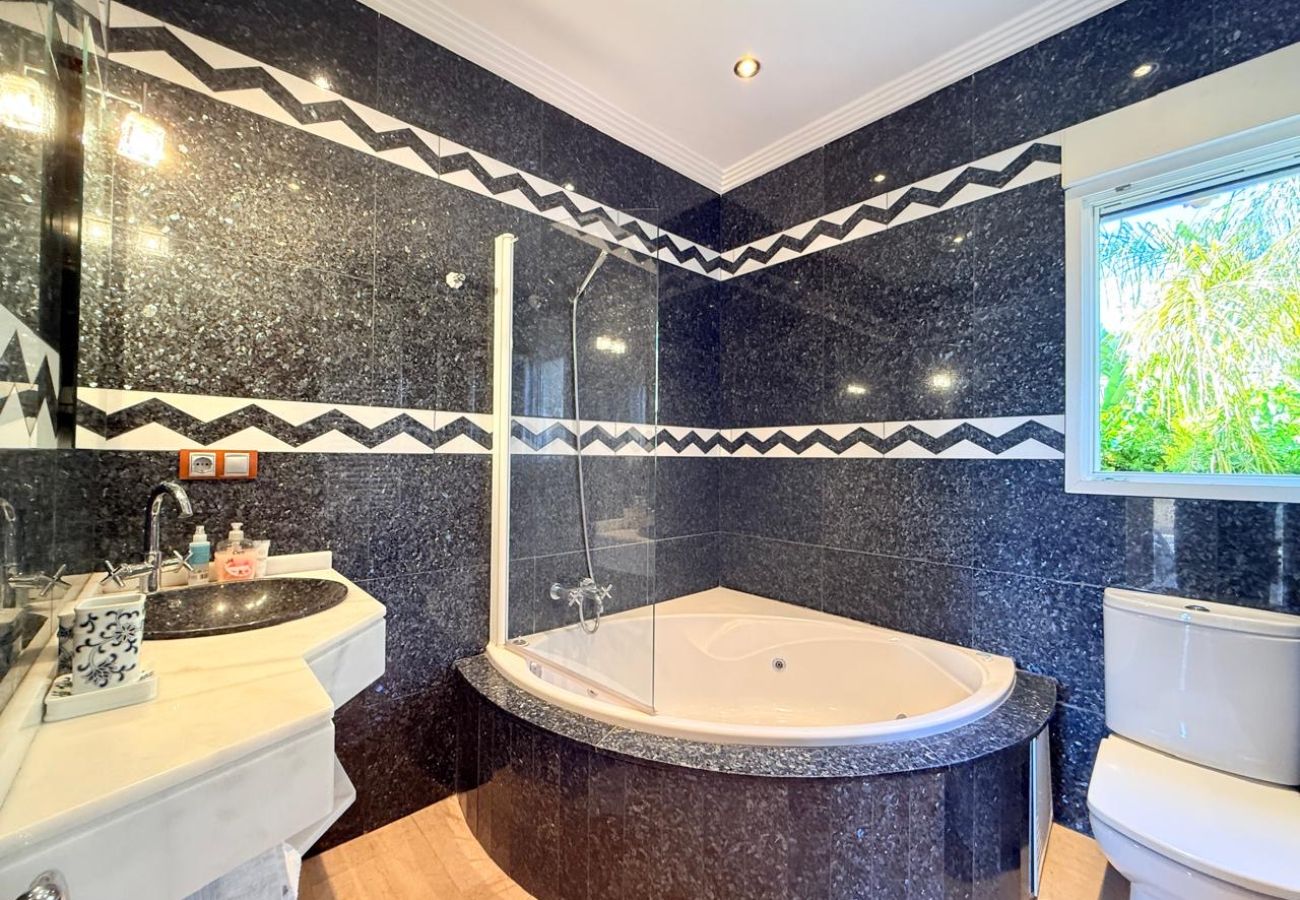 Villa/Dettached house in Calpe - Villa Enchinent