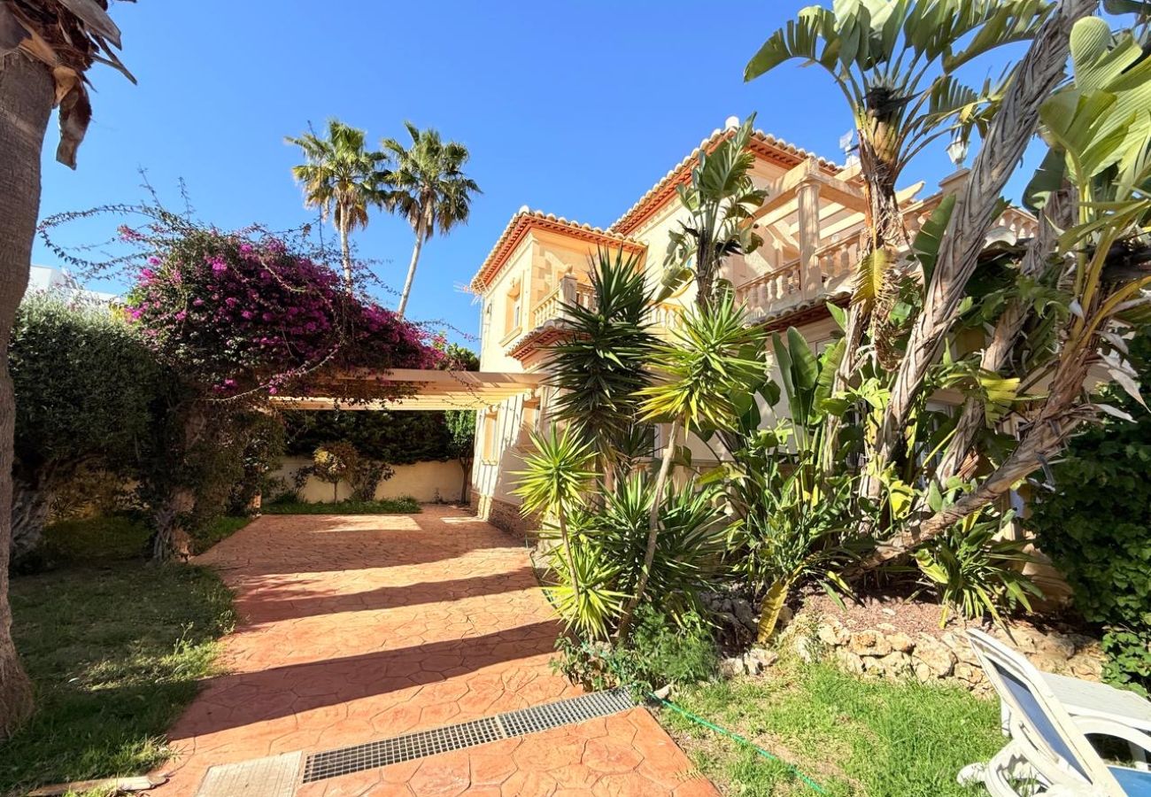 Villa/Dettached house in Calpe - Villa Enchinent