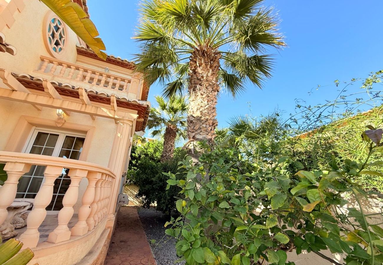 Villa/Dettached house in Calpe - Villa Enchinent