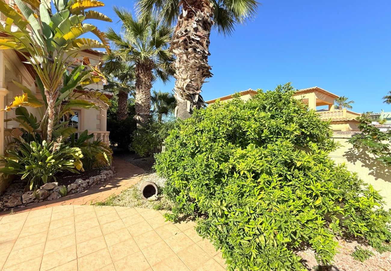 Villa/Dettached house in Calpe - Villa Enchinent